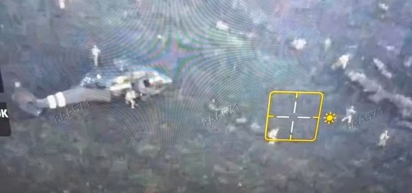 Tuy nhiên, những lính GRU tham gia chiến dịch đổ bộ còn lại kém may mắn hơn, vì cuộc đổ bộ đã bị một chiếc UAV giám sát của Nga ghi lại, sau đó họ lần lượt bị tiêu diệt. Điều này để lại một ấn tượng vô cùng mơ hồ về triển vọng sử dụng lực lượng đổ bộ đường không trên chiến trường Nga-Ukraine trong tương lai.