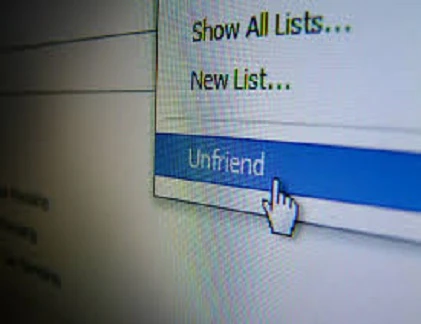 Dở khóc dở cười vì một nút “unfriend” trên Facebook