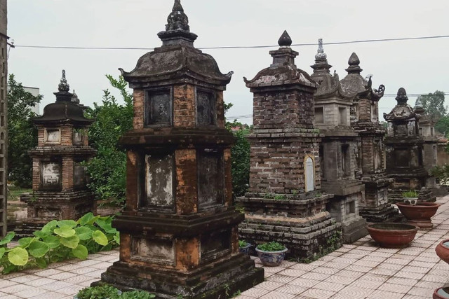 Vườn tháp chùa Báo Quốc. Ảnh: Tùng Lê Quang / Google Map. 02-1282.jpg