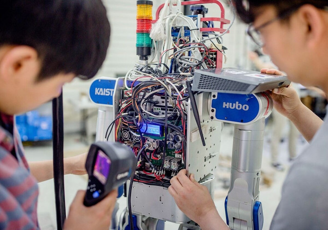 Một trong những điểm nổi bật của cơ chế thu hút nhân tài tại Hàn Quốc là việc đầu tư mạnh vào các viện nghiên cứu và trường đại học hàng đầu. Ảnh: Bloomberg. 02.jpg