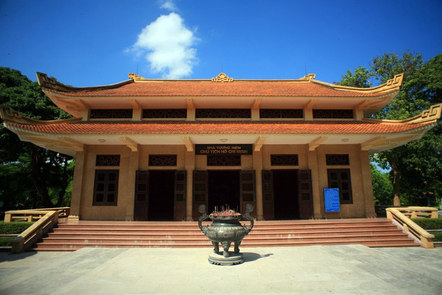 Nhà tưởng niệm Chủ tịch Hồ Chí Minh ở làng Sen. Ảnh: Quốc Lê. 03-6203.jpg