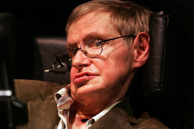 Stephen Hawking, nhà vật lý thiên văn huyền thoại đã cảnh báo: việc chủ động tìm kiếm hoặc gọi mời người ngoài hành tinh có thể mang tới thảm họa. (Ảnh: BBC NEws) Stephen Hawking, nhà vật lý thiên văn huyền thoại đã cảnh báo: việc chủ động tìm kiếm hoặc gọi mời người ngoài hành tinh có thể mang tới thảm họa. (Ảnh: BBC NEws)