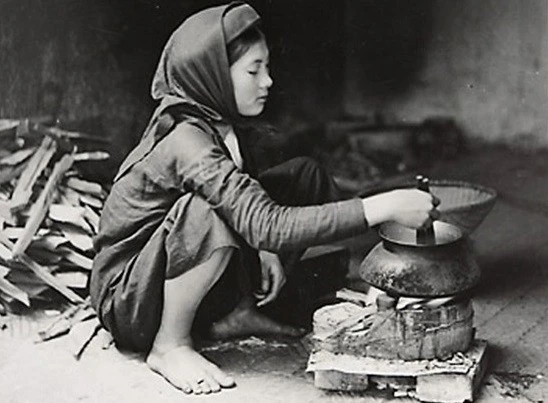 Vẻ đẹp mộc mạc của phụ nữ nông thôn Việt hơn 100 năm trước