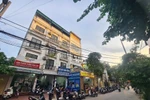 Quán bia lấn chiếm vỉa hè, lòng đường ở Hà Nội
