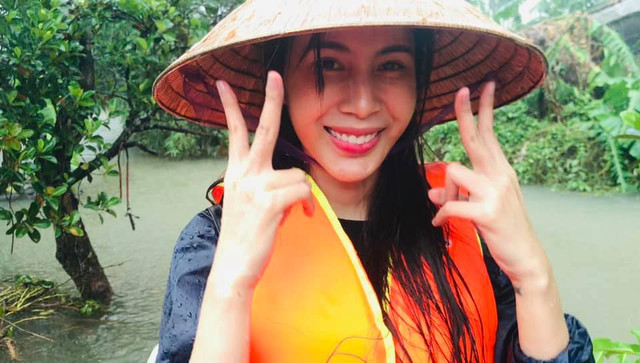 e-Magazine: “Thủy Tiên, em đúng là bà Tiên“! - Hình 2 e-Magazine: “Thuy Tien, em dung la ba Tien“!-Hinh-2