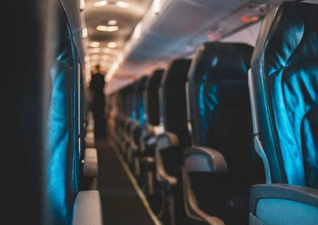 Quấy rối tình dục 2 nữ tiếp viên, nam tiếp viên lĩnh án tù Quay roi tinh duc 2 nu tiep vien, nam tiep vien linh an tu