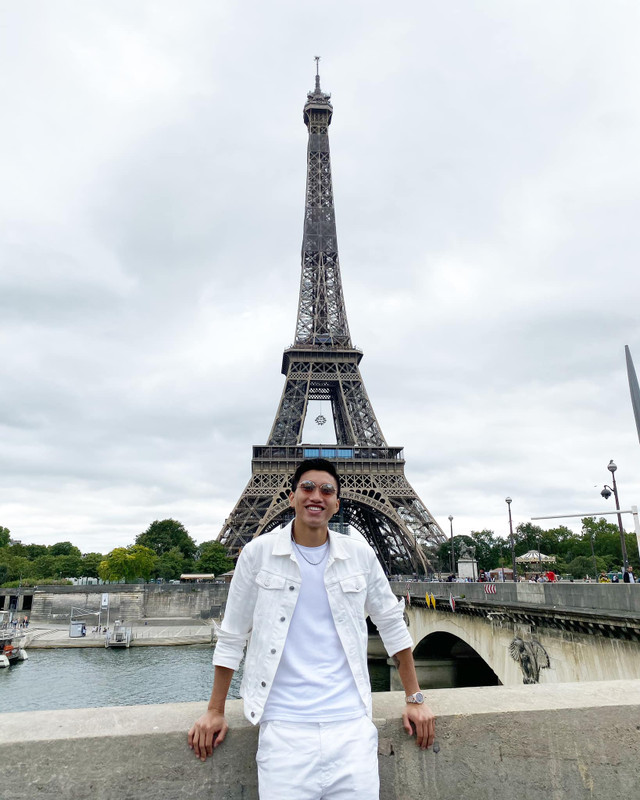 Những lần Đoàn Văn Hậu mặc trang phục màu trắng khiến chị em phát cuồng - Hình 6 Nhung lan Doan Van Hau mac trang phuc mau trang khien chi em phat cuong-Hinh-6