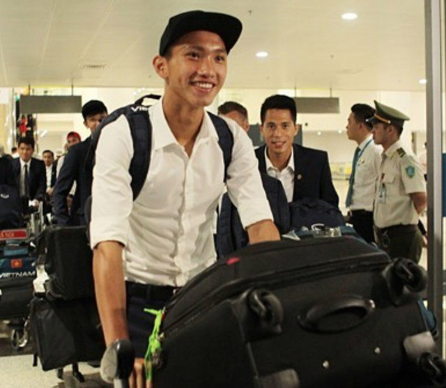 Những lần Đoàn Văn Hậu mặc trang phục màu trắng khiến chị em phát cuồng - Hình 12 Nhung lan Doan Van Hau mac trang phuc mau trang khien chi em phat cuong-Hinh-12