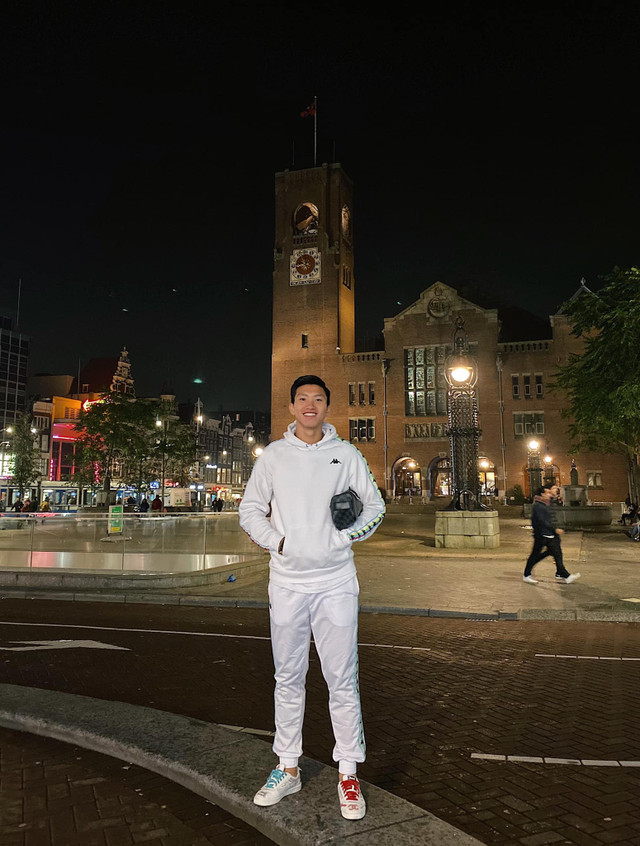 Những lần Đoàn Văn Hậu mặc trang phục màu trắng khiến chị em phát cuồng - Hình 8 Nhung lan Doan Van Hau mac trang phuc mau trang khien chi em phat cuong-Hinh-8