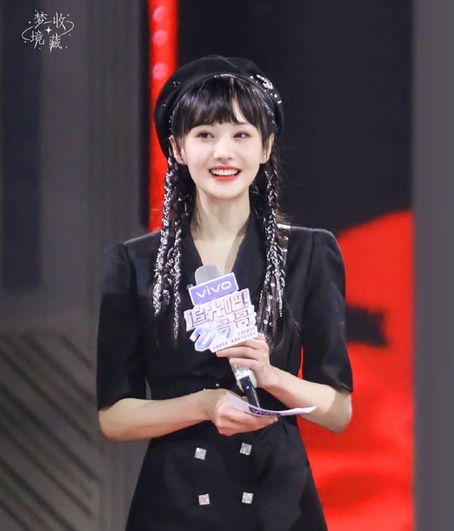 Ngắm gu thời trang trẻ trung như gái đôi mươi của Trịnh Sảng - Hình 6 Ngam gu thoi trang tre trung nhu gai doi muoi cua Trinh Sang-Hinh-6