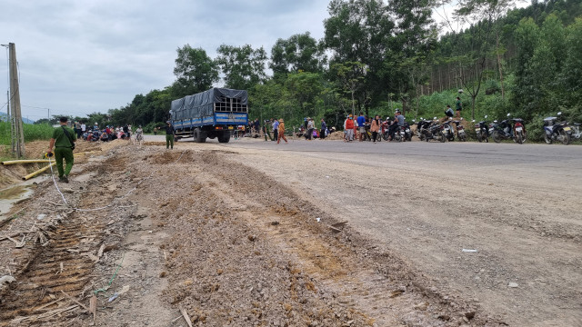 Bình Định: Điều tra nguyên nhân vụ TNGT nghiêm trọng trên QL 19 - Hình 2 Binh Dinh: Dieu tra nguyen nhan vu TNGT nghiem trong tren QL 19-Hinh-2