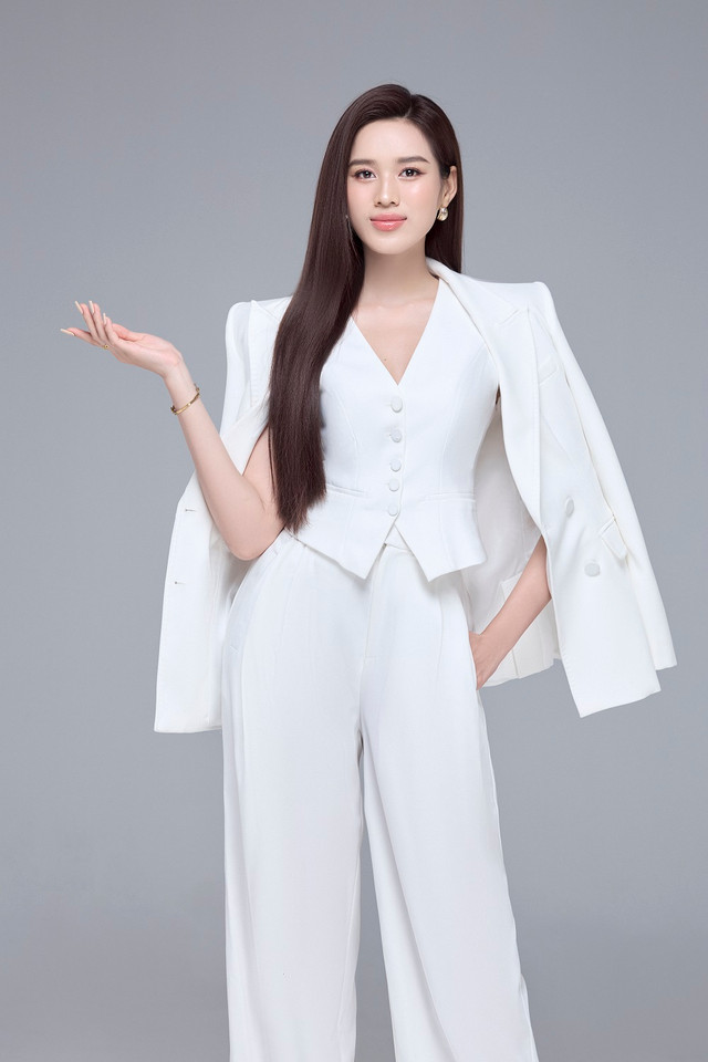 Hoa hậu Đỗ Thị Hà: Tôi xứng đáng với thành quả đạt được! Hoa hau Do Thi Ha: Toi xung dang voi thanh qua dat duoc!