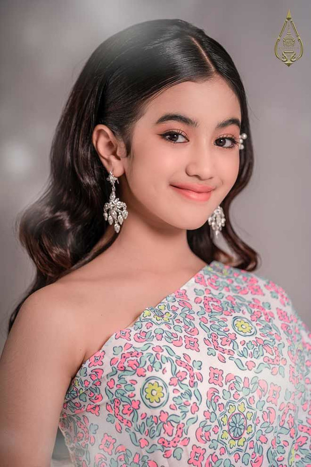 Nhan sắc cực phẩm của tiểu Công chúa Campuchia biết 5 thứ tiếng - Hình 11 Nhan sac cuc pham cua tieu Cong chua Campuchia biet 5 thu tieng-Hinh-11