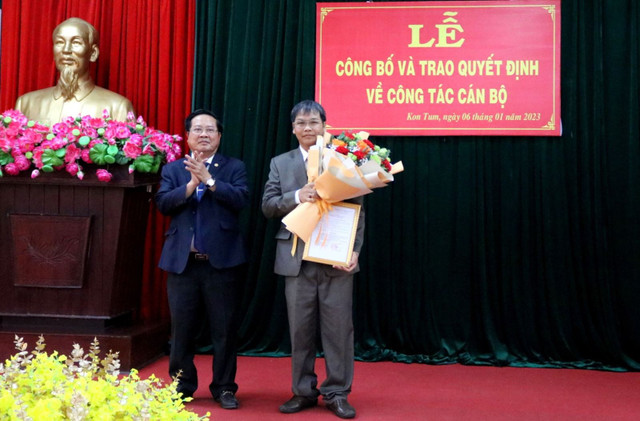Kon Tum: Trao Quyết định bổ nhiệm Giám đốc Sở Giao thông Vận tải Kon Tum: Trao Quyet dinh bo nhiem Giam doc So Giao thong Van tai
