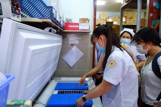 e-Magazine: Chích ngừa chậm… sao không để bệnh viện tư đạt chuẩn tiêm vắc xin COVID-19? - Hình 2 e-Magazine: Chich ngua cham… sao khong de benh vien tu dat chuan tiem vac xin COVID-19?-Hinh-2