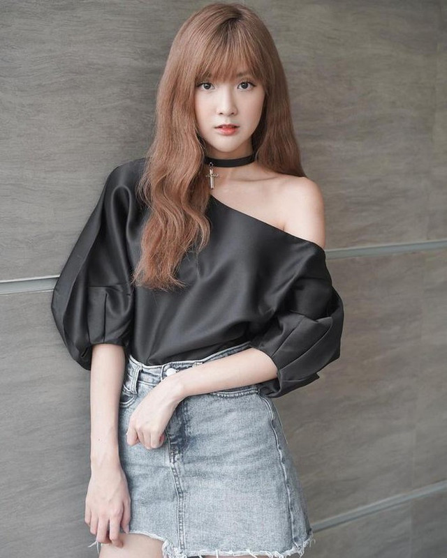 Gu thời trang khoe eo thon gợi cảm của nữ game thủ nổi tiếng Thái Lan - Hình 5 Gu thoi trang khoe eo thon goi cam cua nu game thu noi tieng Thai Lan-Hinh-5