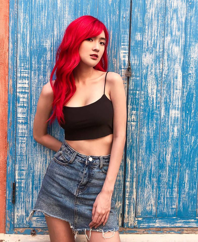 Gu thời trang khoe eo thon gợi cảm của nữ game thủ nổi tiếng Thái Lan - Hình 8 Gu thoi trang khoe eo thon goi cam cua nu game thu noi tieng Thai Lan-Hinh-8