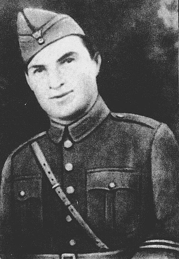 A história de Dimitrios Itsios é lendária. Como sargento do exército grego, Itsios lutou na Segunda Guerra Mundial para defender sua terra natal da invasão nazista. Ele matou 232 soldados nazistas no processo. Foto: Wikimedia Commons. hung-1.jpg