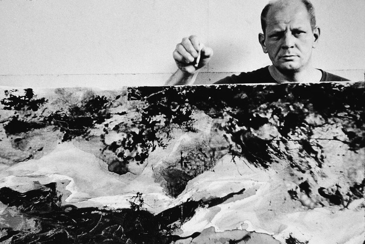 Das Team hat zum ersten Mal bestätigt, dass der abstrakte Expressionist Pollock einen leuchtenden Blauton verwendete, der seit Jahrzehnten nicht mehr gesehen wurde. Foto: Tony Vaccaro/Getty Images. tranhh-4.jpg