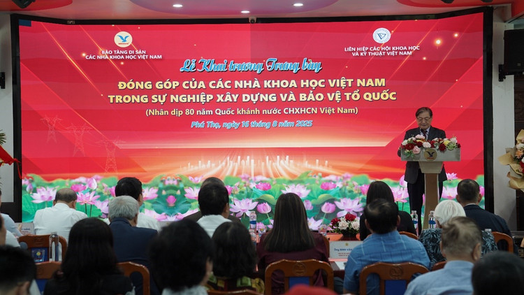 TSKH Phan Xuân Dũng, Chủ tịch Liên hiệp Hội Việt Nam phát biểu tại buổi Lễ TSKH Phan Xuân Dũng, Chủ tịch Liên hiệp Hội Việt Nam phát biểu tại buổi Lễ