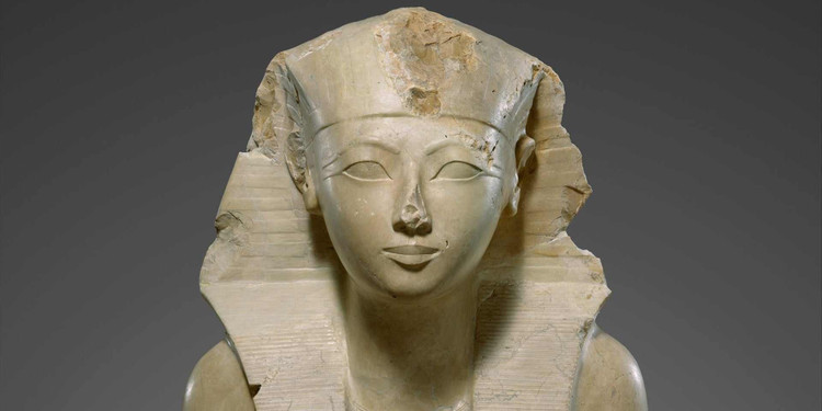 Hatshepsut (1508 trước Công nguyên - 1458 trước Công nguyên) là con gái lớn của pharaoh Thutmose I và nữ hoàng Ahmose. Sau khi cha băng hà vào năm 1493 trước Công nguyên, Hatshepsut kết hôn với người em cùng cha khác mẹ là Thutmose II và trở thành nữ hoàng. Hai vợ chồng cùng cai trị Ai Cập. Ảnh: The Met - Public Domain. aicap-5.jpg