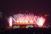 Lần đầu tiên pháo hoa bắn liên tục từ đầu đến cuối tại “concert quốc gia” ở Mỹ Đình tối nay