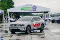 Cơ hội cuối thử vận may trúng xe máy điện khi mua VinFast VF 8