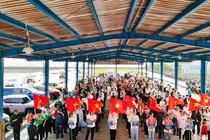 Gần 10.000 người Vingroup và tình nguyện viên làm sạch bờ biển