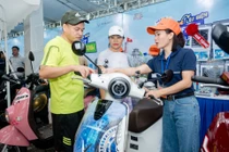 Người dân đổ xô đổi xe máy xăng cũ, lên đời xe máy điện mới