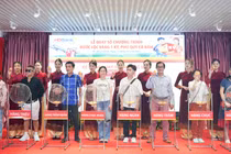 HDBank trao thưởng 1 ký vàng SJC cho nữ khách hàng tại TP HCM