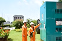 EVNHANOI rà soát hệ thống điện tại các điểm tổ chức chương trình nghệ thuật chào mừng A80