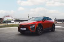 VinFast VF 7 có gì mà cả người dùng và chuyên gia ô tô