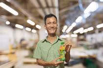 Đồng Nai: Một công nhân trúng 100 triệu đồng nhờ Trà Xanh Không Độ