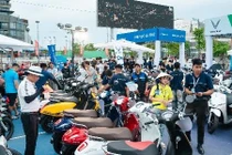 Người dùng hào hứng với xe máy điện VinFast Evo Grand có thêm pin phụ linh hoạt, giá hấp dẫn