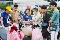 Người dân Hà Nội chốt bán xe xăng, mua xe điện trong “phút mốt”