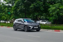 Lên đời VinFast VF7, khách Việt khẳng định không còn lý do quay lại xe xăng