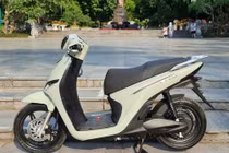 Họa sĩ 40 tuổi 'phải lòng' VinFast Feliz: 'Không muốn quay lại xe xăng'