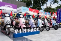 Xe máy điện lên ngôi, xe máy xăng hết thời 'làm giá', người dùng hưởng lợi 