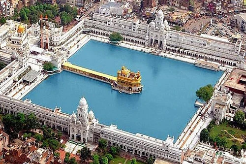 Khám phá ngôi đền được dát 100 kg vàng