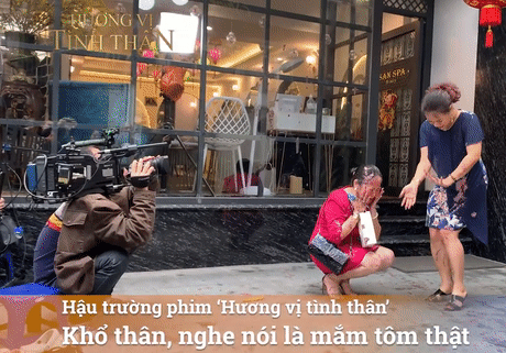 Hậu trường cảnh ném mắm tôm trả thù trong 'Hương vị tình thân' - Hình 3 Hau truong canh nem mam tom tra thu trong 'Huong vi tinh than'-Hinh-3