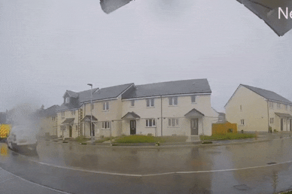 Khoanh khac kinh hoang set danh trung mai nha, gach roi la ta