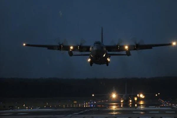 Liệu S-300 của Iran có "gục ngã" trước máy bay áp chế của Mỹ?