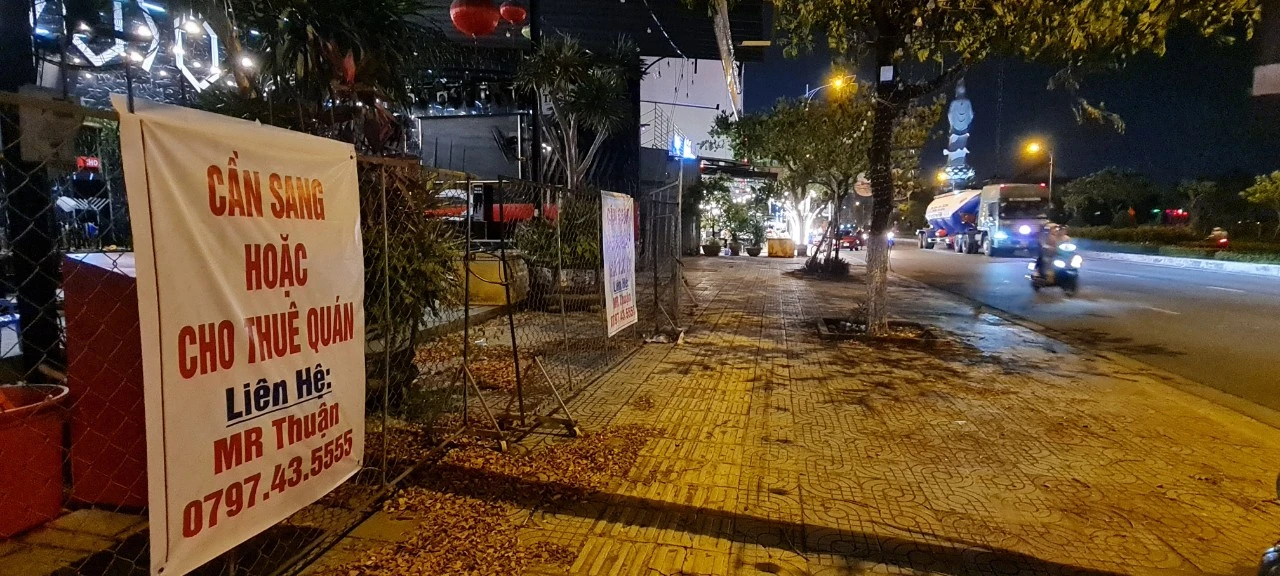 Đà Nẵng: Ngỡ ngàng loạt hàng quán treo biển sang nhượng ngay mùa cao điểm