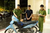 Lợi dụng mưa bão, nam thanh niên đi trộm xe máy ở Ninh Bình