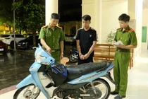 Lợi dụng mưa bão, nam thanh niên đi trộm xe máy ở Ninh Bình