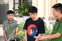 Bắt 2 đối tượng dàn cảnh hỏi mua điện thoại rồi cướp giật 