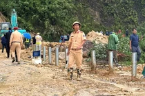 Sạt lở đất đá trên QL4D, 1 người bị vùi lấp tử vong