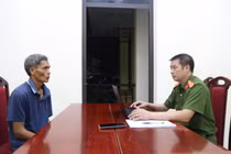 Bắt đối tượng cướp tài sản của cụ bà giữa cánh đồng