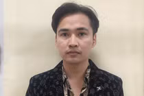 Bắt giữ đối tượng môi giới mại dâm ở Hà Nội