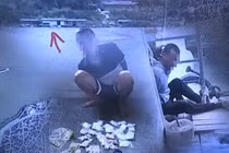 Thủ đoạn mua bán ma túy bằng ca nô của các đối tượng ở giữa sông Hồng